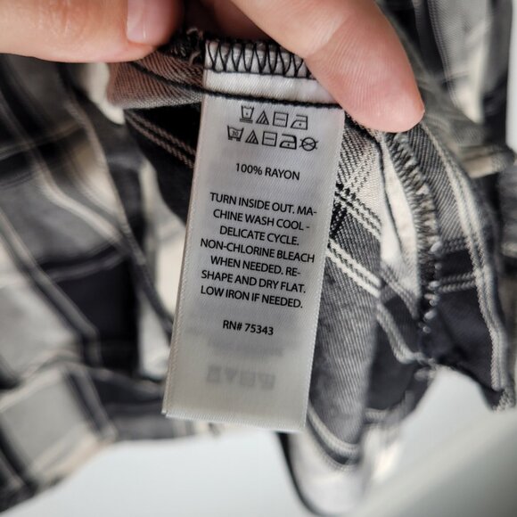 Sincerely Jules Black and White Plaid Flannel Size Large - Picture 2 of 4